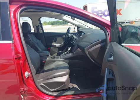 2013 Ford Focus Titanium z USA, uszkodzony, nr VIN 1FADP3J28DL380486